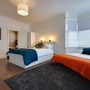 Large En-suite By The Homestay Bournemouth